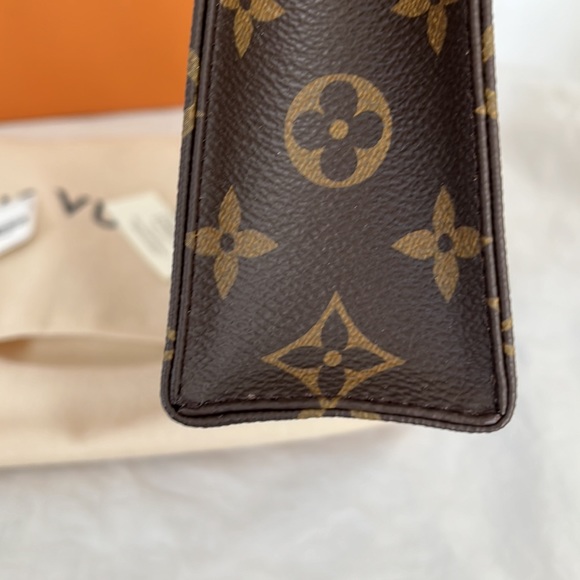 Louis Vuitton Monogram Toiletry 26 - Picture 5 of 11